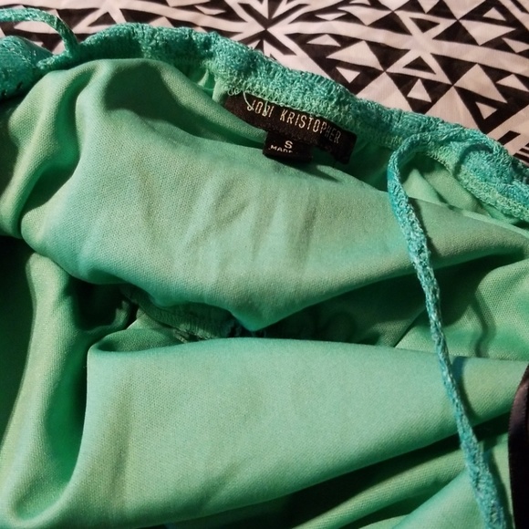 Clothes - Picture 3 of 4